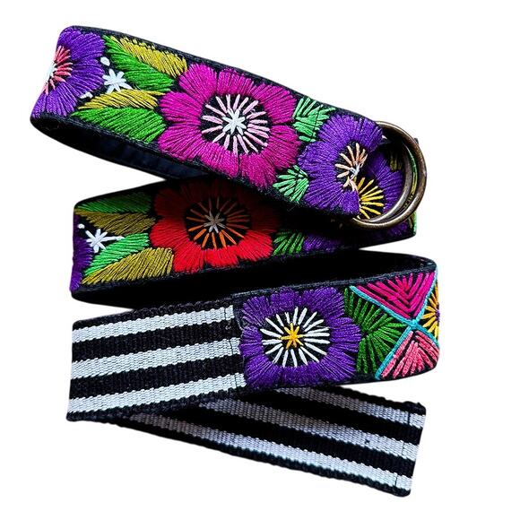 42" Hand-Embroidered Andean-Style Multicolor Floral Cusco Belt with O-Ring - Picture 4 of 8